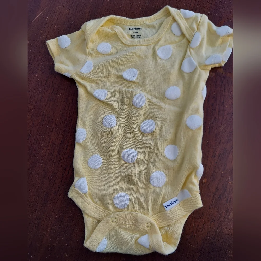 🎁10/$25- Gerber polka dot onesie, yellow,  0-3 months